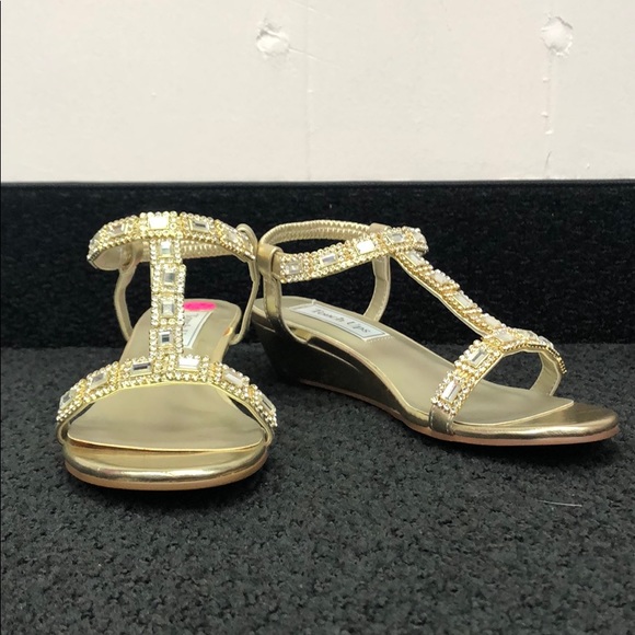 ✨HOST PICK✨ Touch Ups Jazz Gold Wedge Sandal (NIB) - Picture 3 of 5